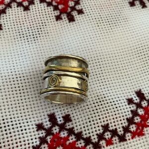 Artisan 925 and brass spinner/fidget ring in VGUC. ~ Sz 6.